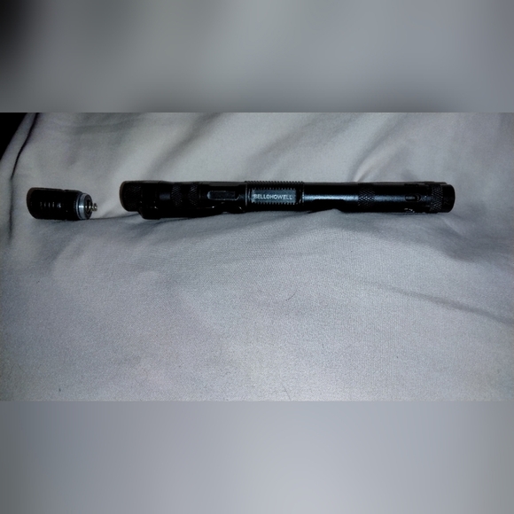 Bell & Howell tactical flashlight - Picture 8 of 9